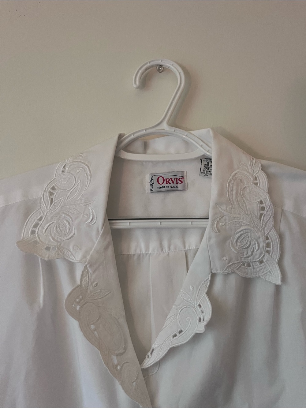 Orvis Women’s White Short-Sleeve Button Shirt with Embroidered Collar Size 12 - Picture 2 of 4